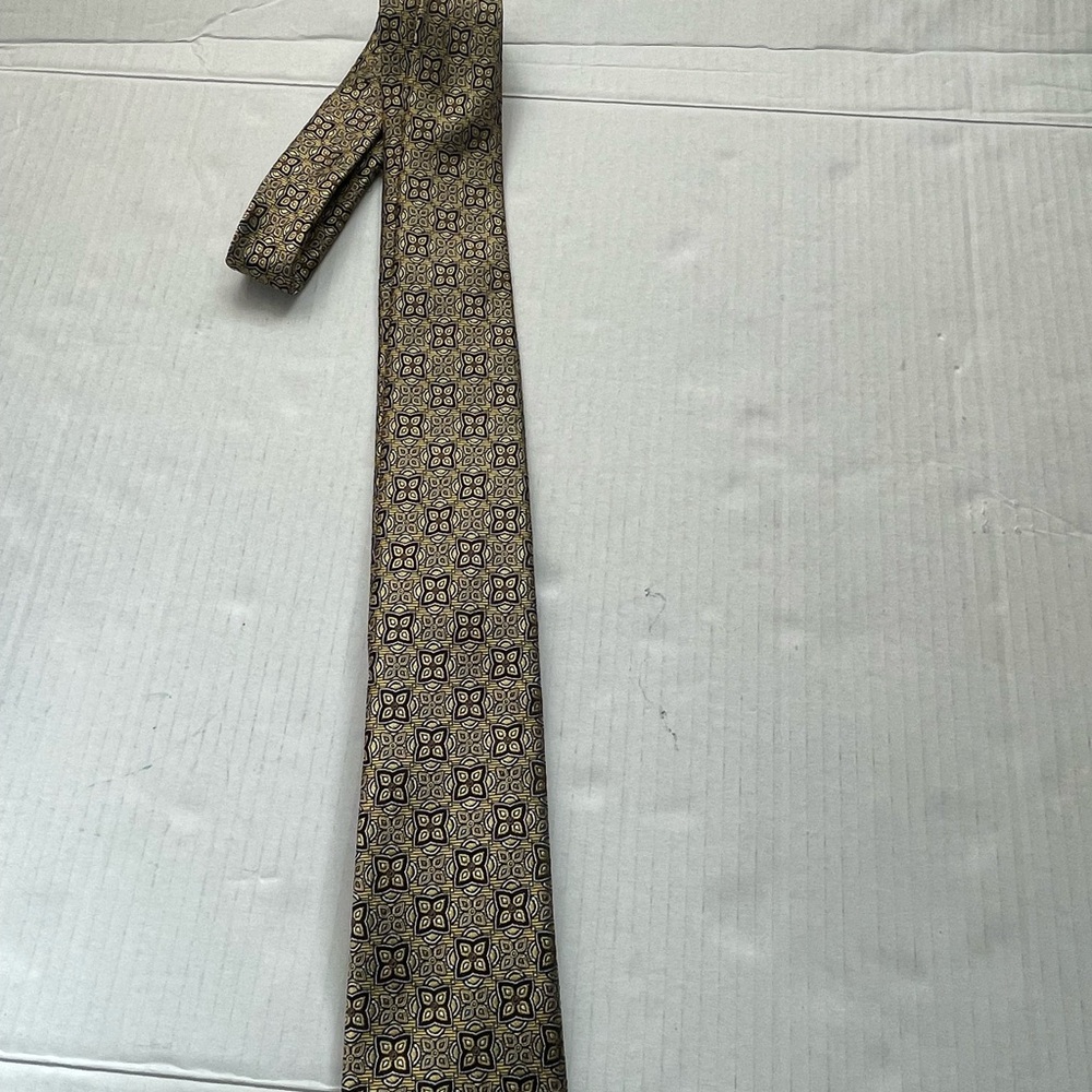 Joseph A banks  Elegant Patterned Tie